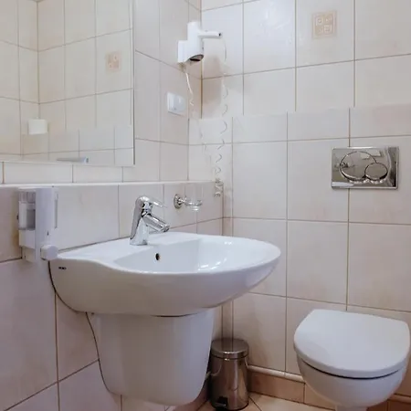 Отель Koloseum 3*